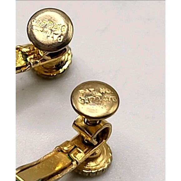 Vintage 1960s Gold Tone Acorn Brooch & Screw Back Earrings Set Patent 3176475 - Picture 10 of 10